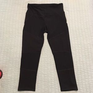 VOGO women’s athletic leggings - size M